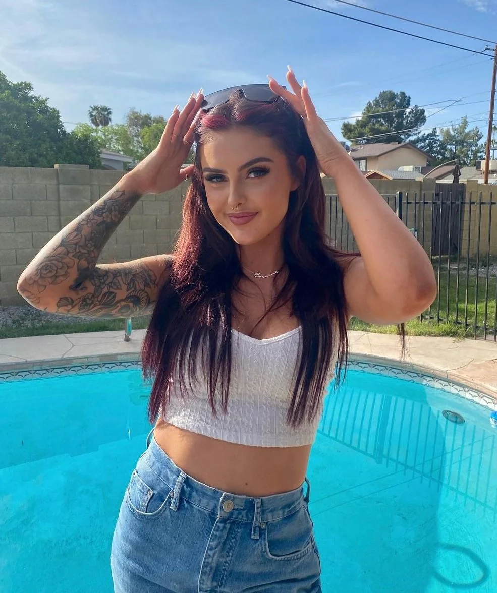Beautiful girl powered by sunshine picture 1 of 1