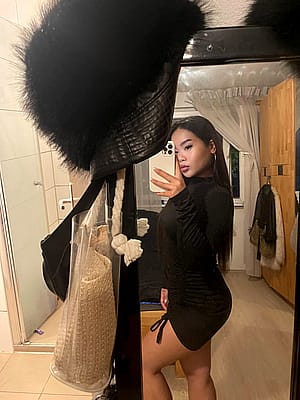 I would hate myself if I didn't post myself in my favorite dress'