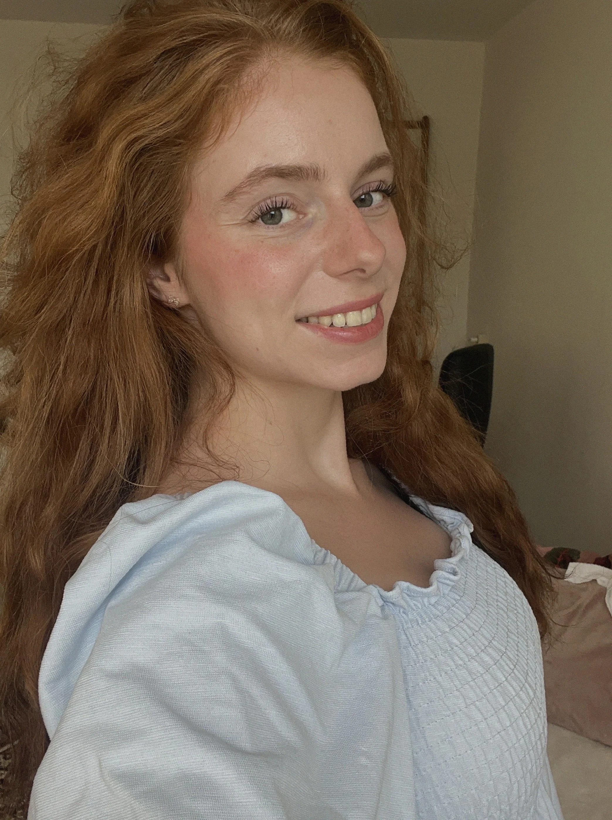 Red-haired and gracefully bold. picture 1 of 1