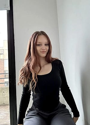 [18F] Took a selfie with a new hair style :P'