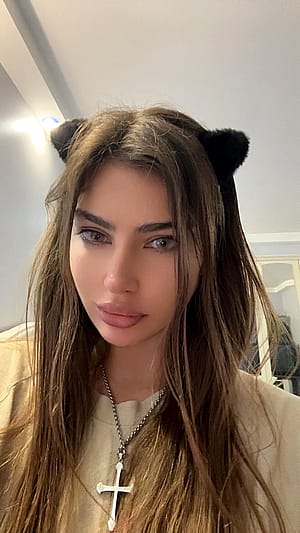 F20, Am I Hot? Be honest'