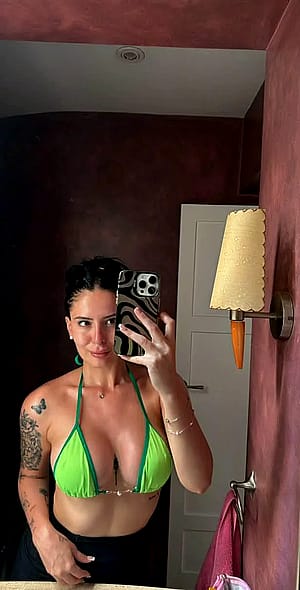 Am I hot or not? 23F'