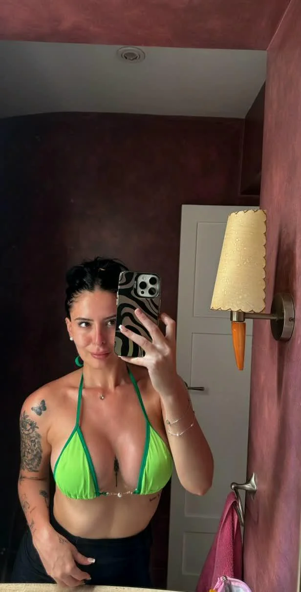 Am I hot or not? 23F picture 1 of 1
