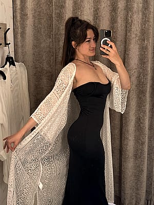 My body looks amazing in this tight dress'