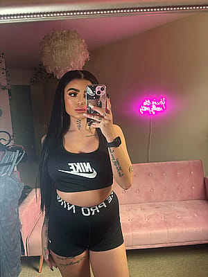 Am i hot enough to be your gym buddy? 🥰'