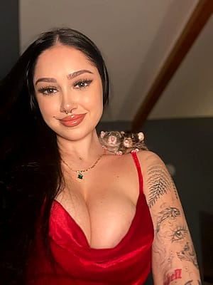 Would you wine and dine with me? 😇'