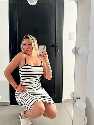 Does this dress look classy?'