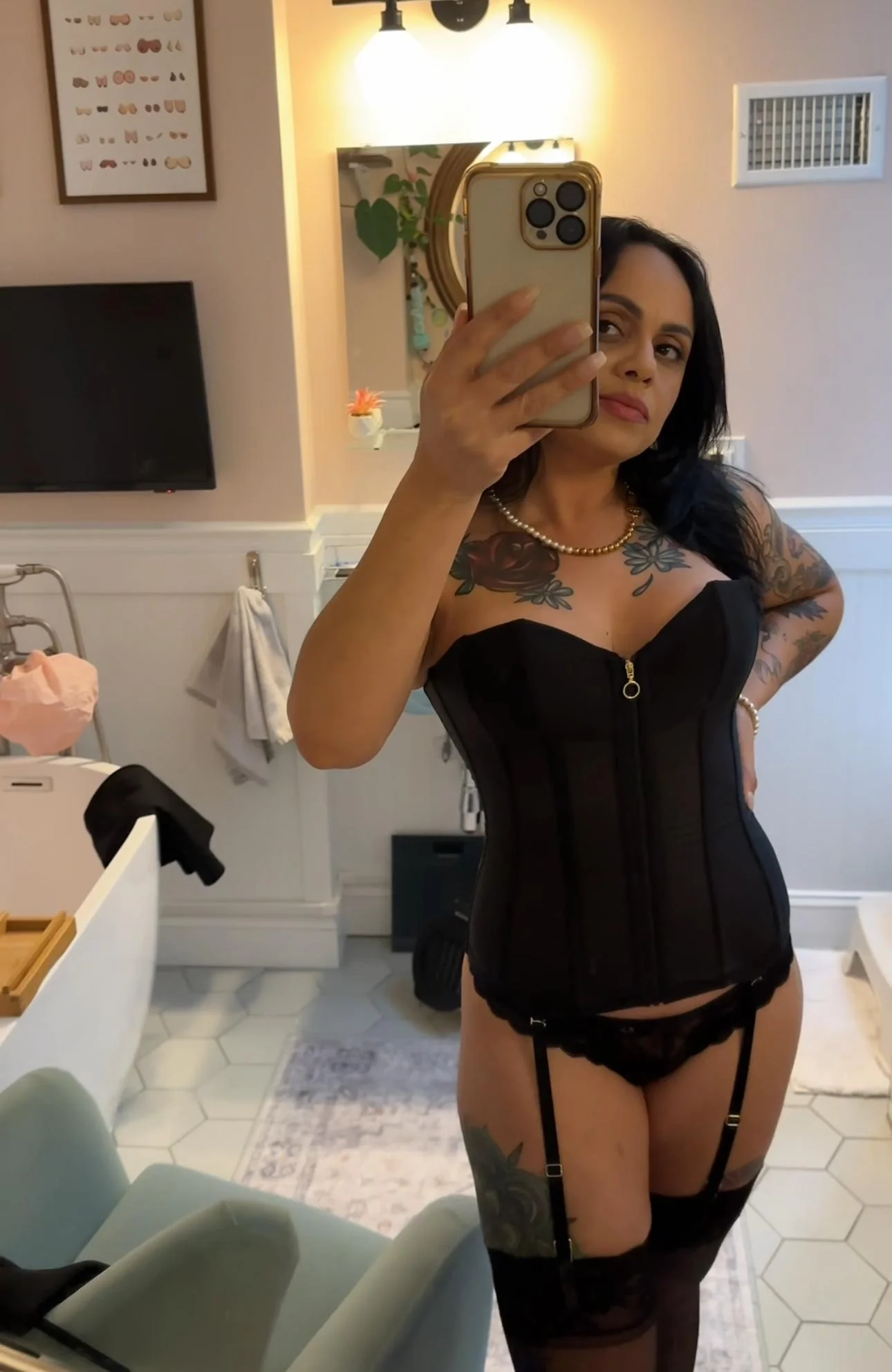 Are you into ladies over 40 picture 1 of 1