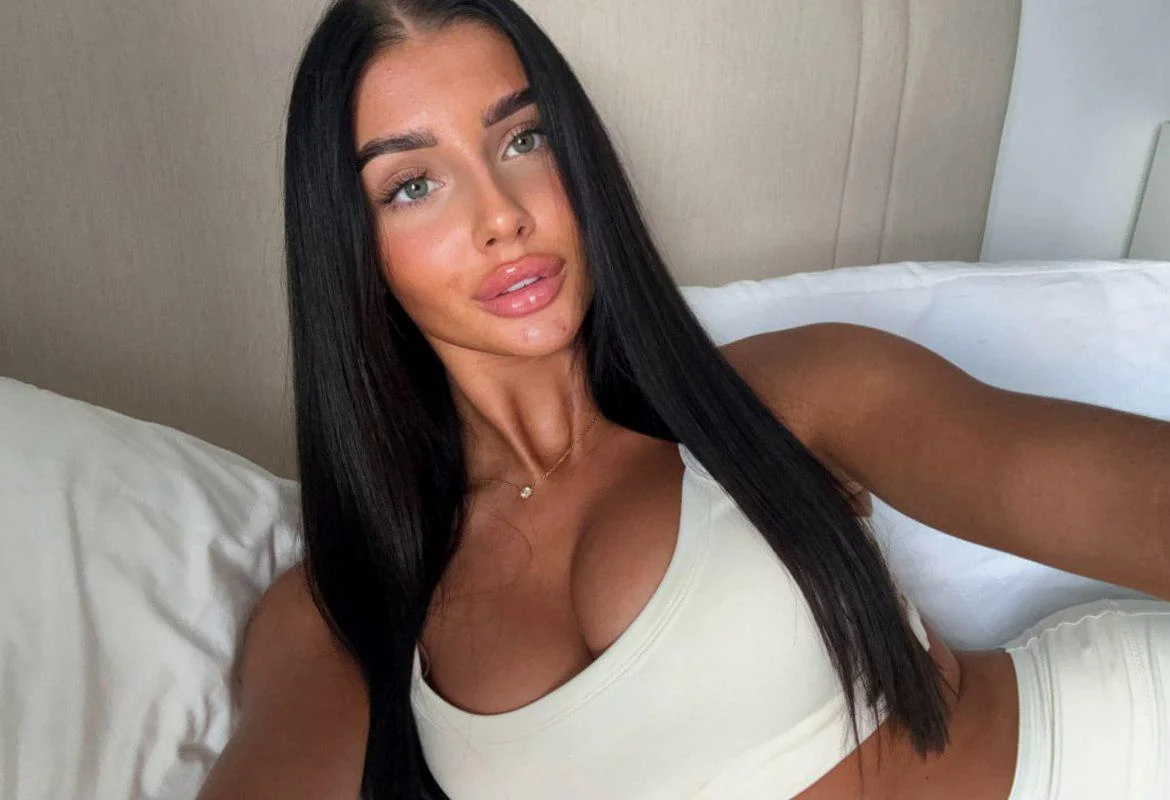 Do you think I look beautiful? picture 1 of 1