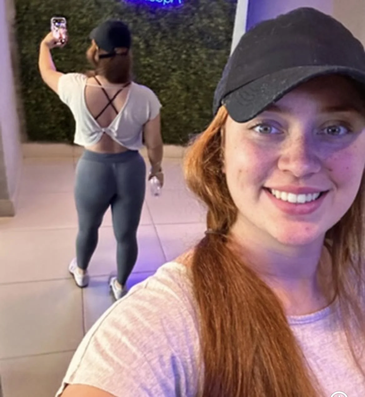 Do I look hot on this pic? F31 picture 1 of 1