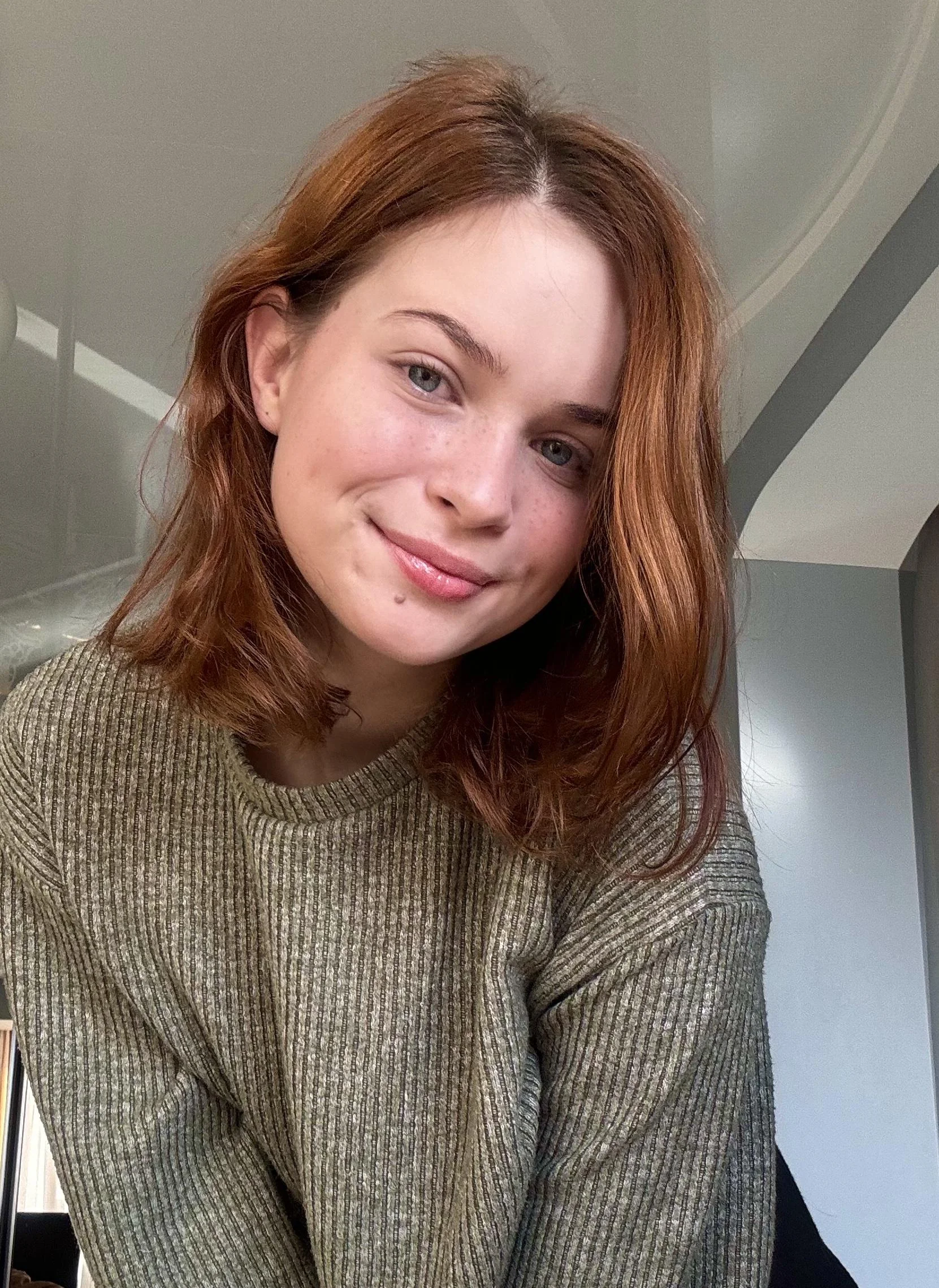 A little hair experiment! Do you think curly hair suits me? picture 1 of 1