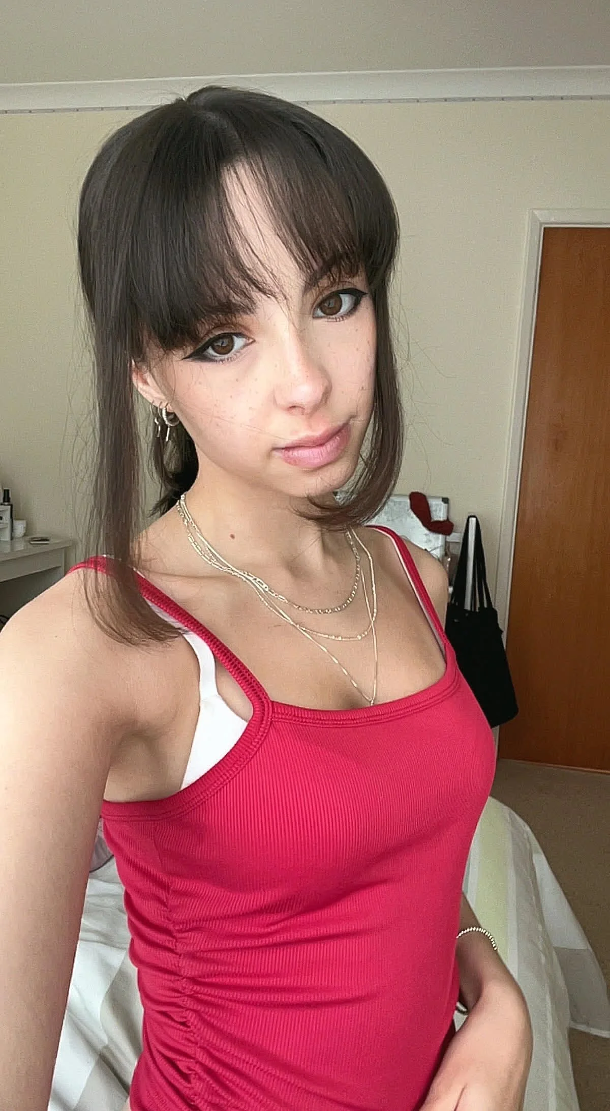 White girl with make up on picture 1 of 1