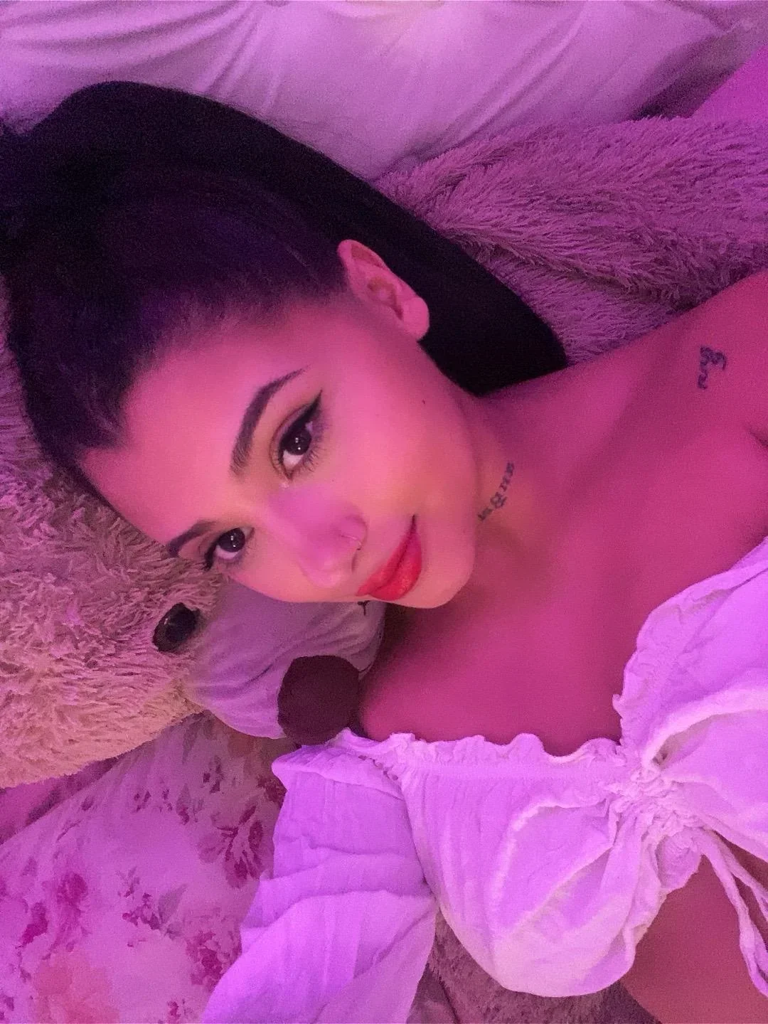 if you find me cute message me, my snaps om my profile <3 picture 1 of 1