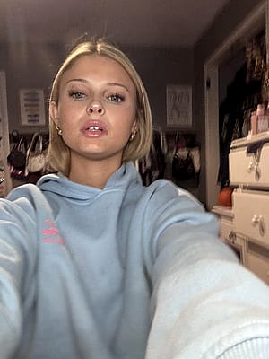 Am I hot? I wanna know what you think about me F19'