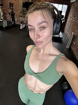 Do I look hot for a gym girl? f22'