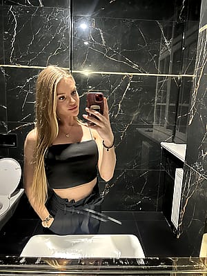 i hope you don't judge me because i'm blonde'