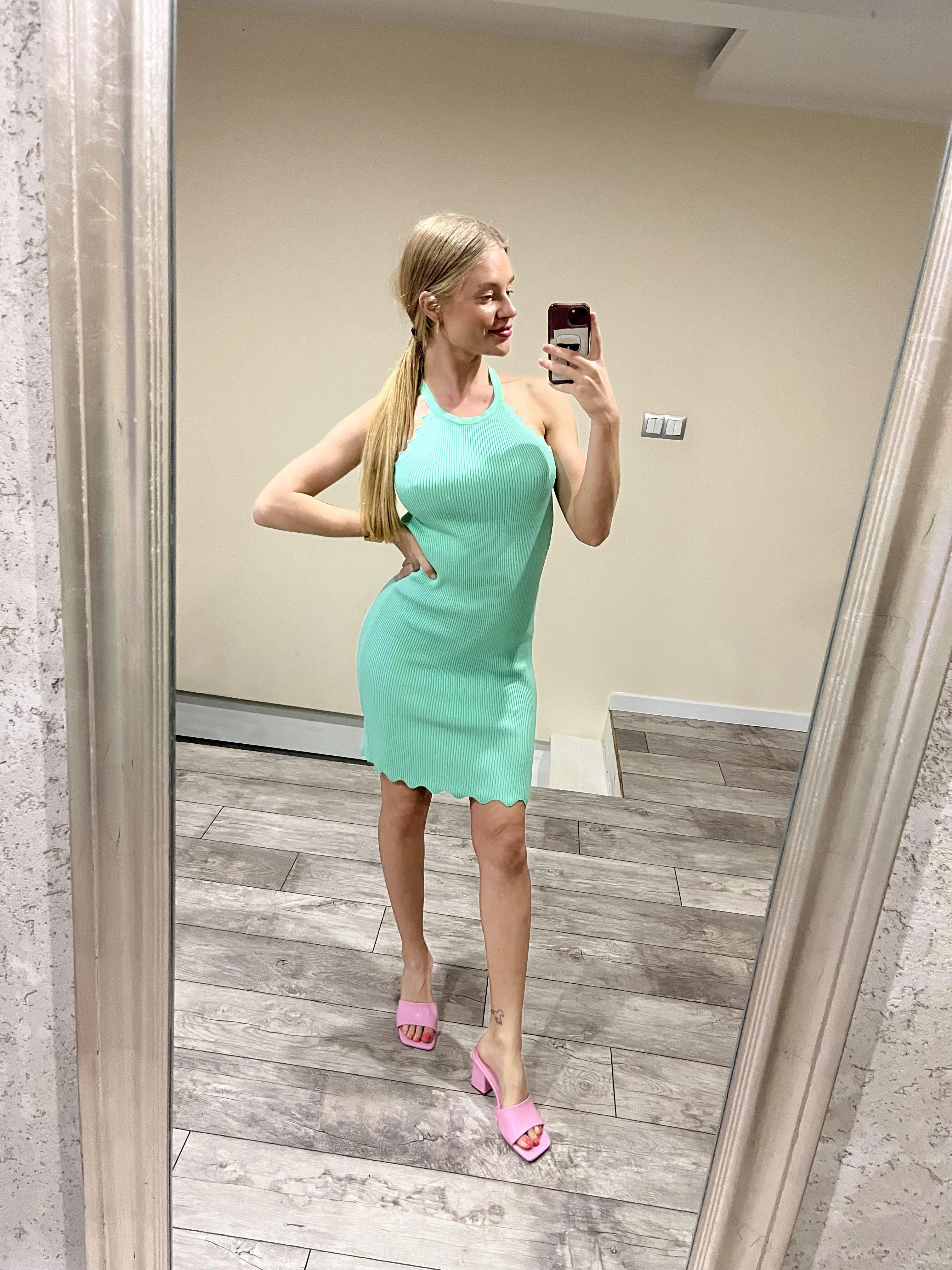 how am i looking in that dress? picture 1 of 1