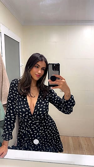Thought this outfit looks somewhat cute'