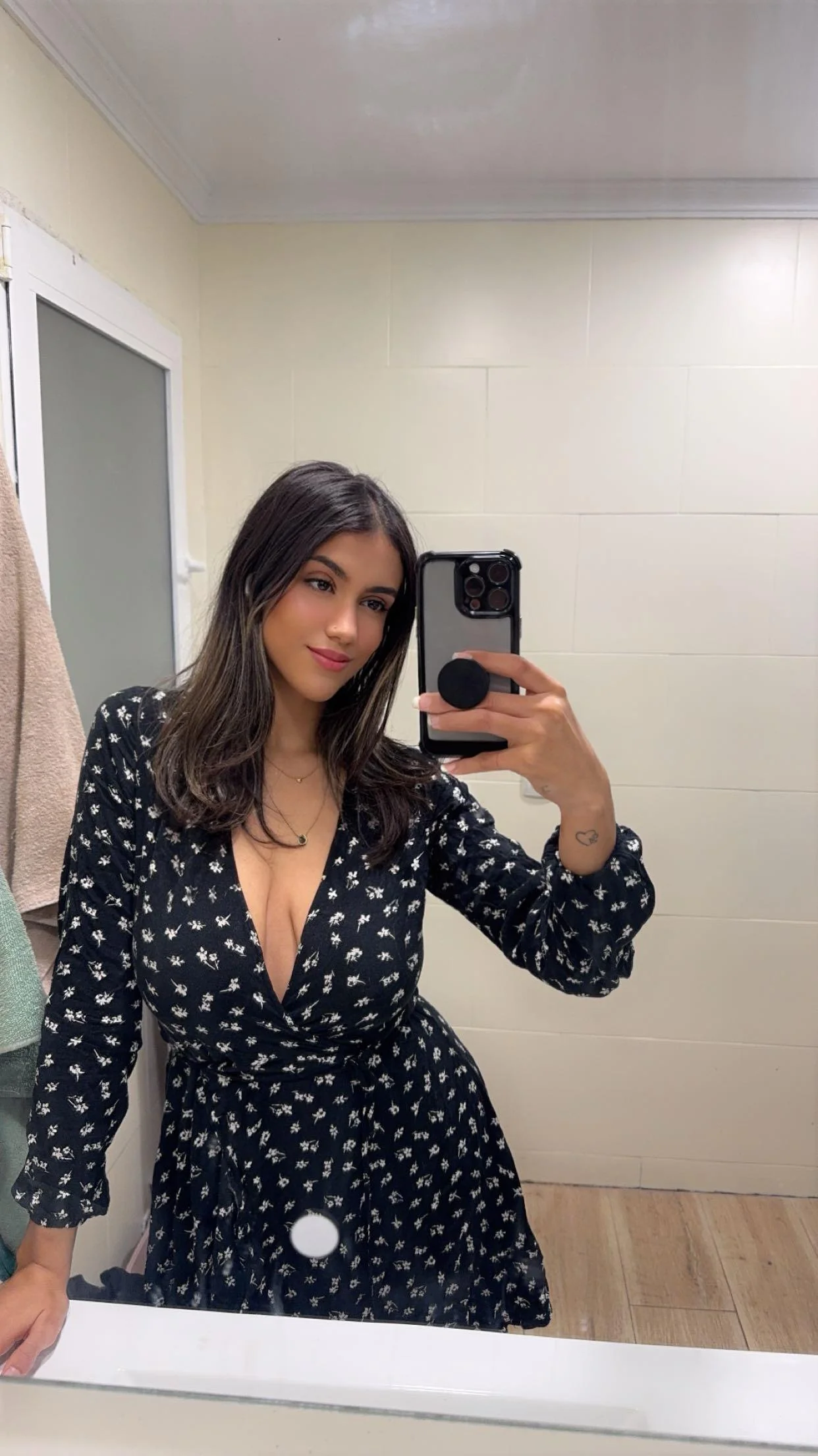 Thought this outfit looks somewhat cute picture 1 of 1