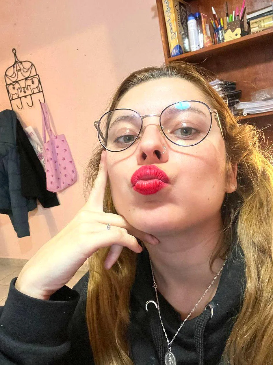 do i look sexy after working all day? picture 1 of 1