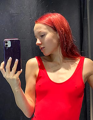 [F25] I like to take mirror selfies for a good mood'