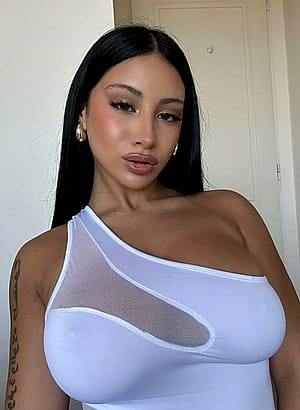 Just your average 23yo college girl next door'