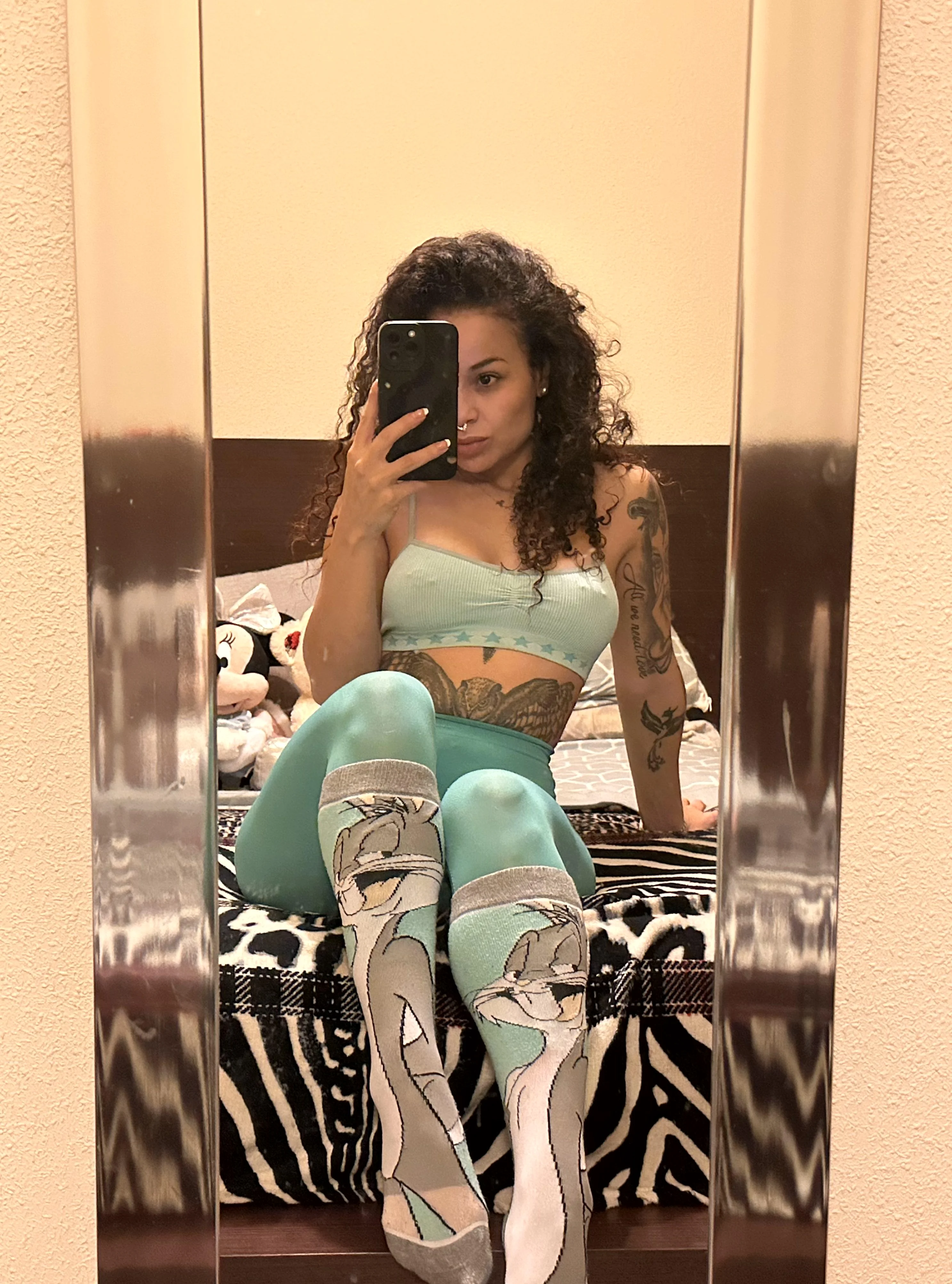 Am I hot with my curly hair? F28 picture 1 of 1