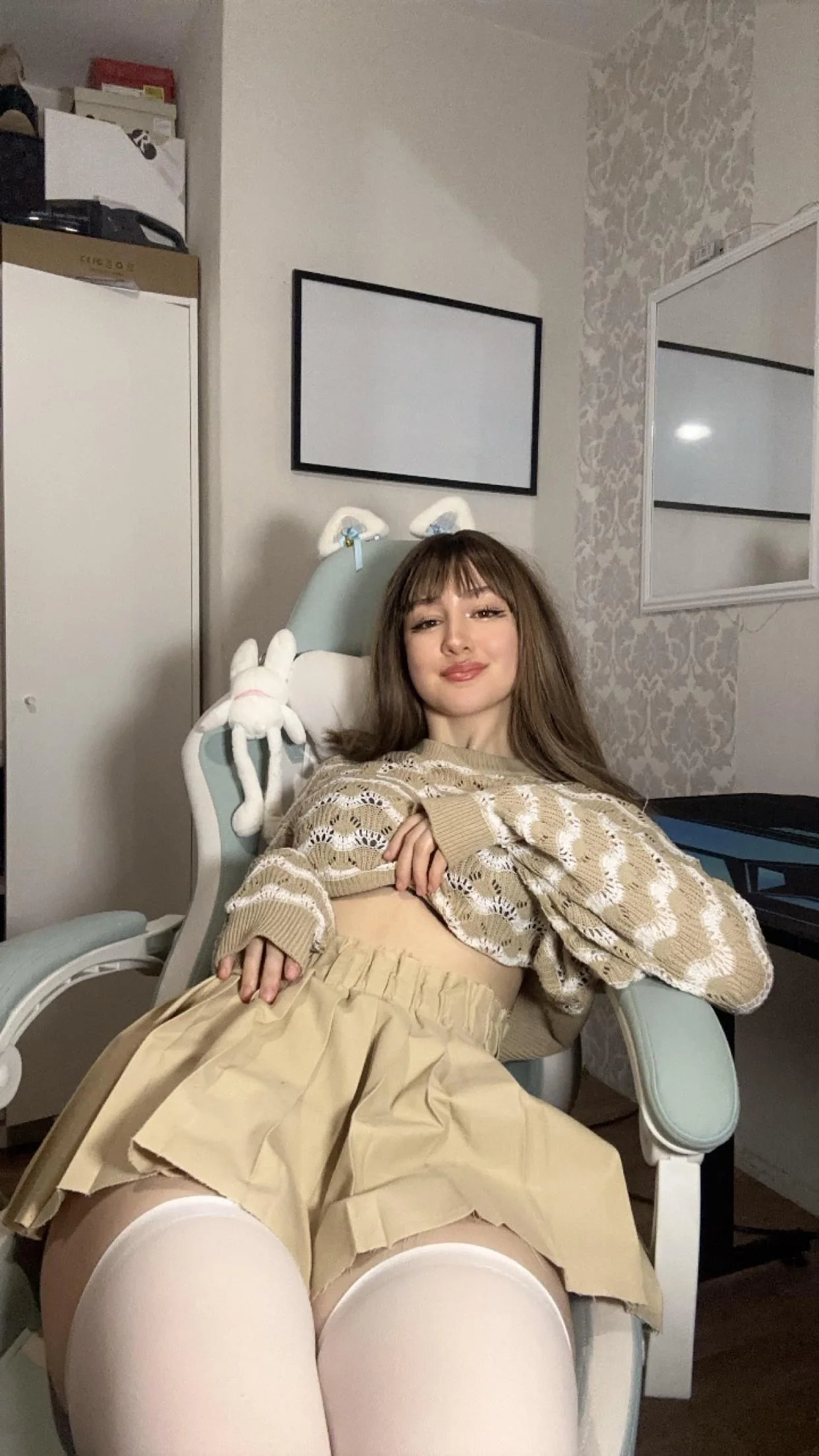 Do you think i'm hot?? F18 picture 1 of 1