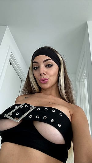 Be honest, Am I super hot? F23'