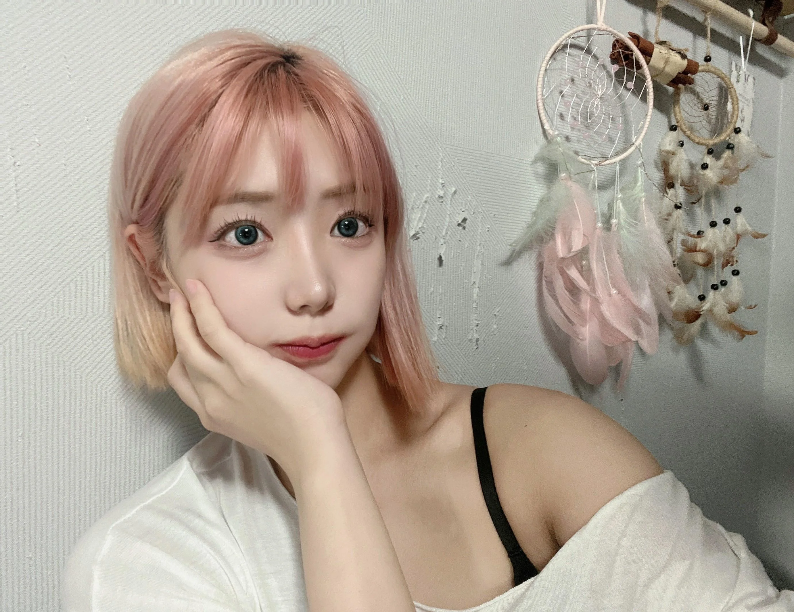 Hi, do you find asian hot? F20 picture 1 of 1