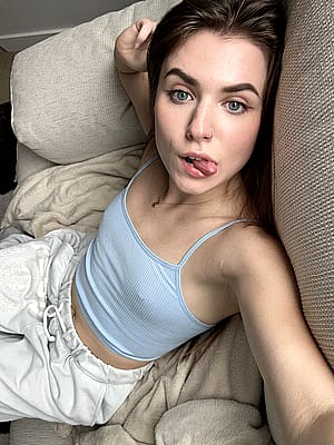 am i hot for a college teen? 18F'