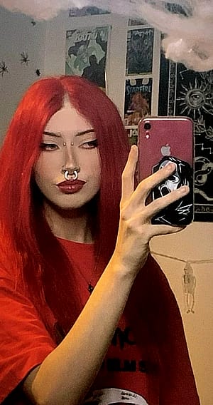 Am I hot for a goth babe?'