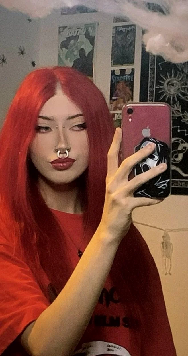 Am I hot for a goth babe? picture 1 of 1