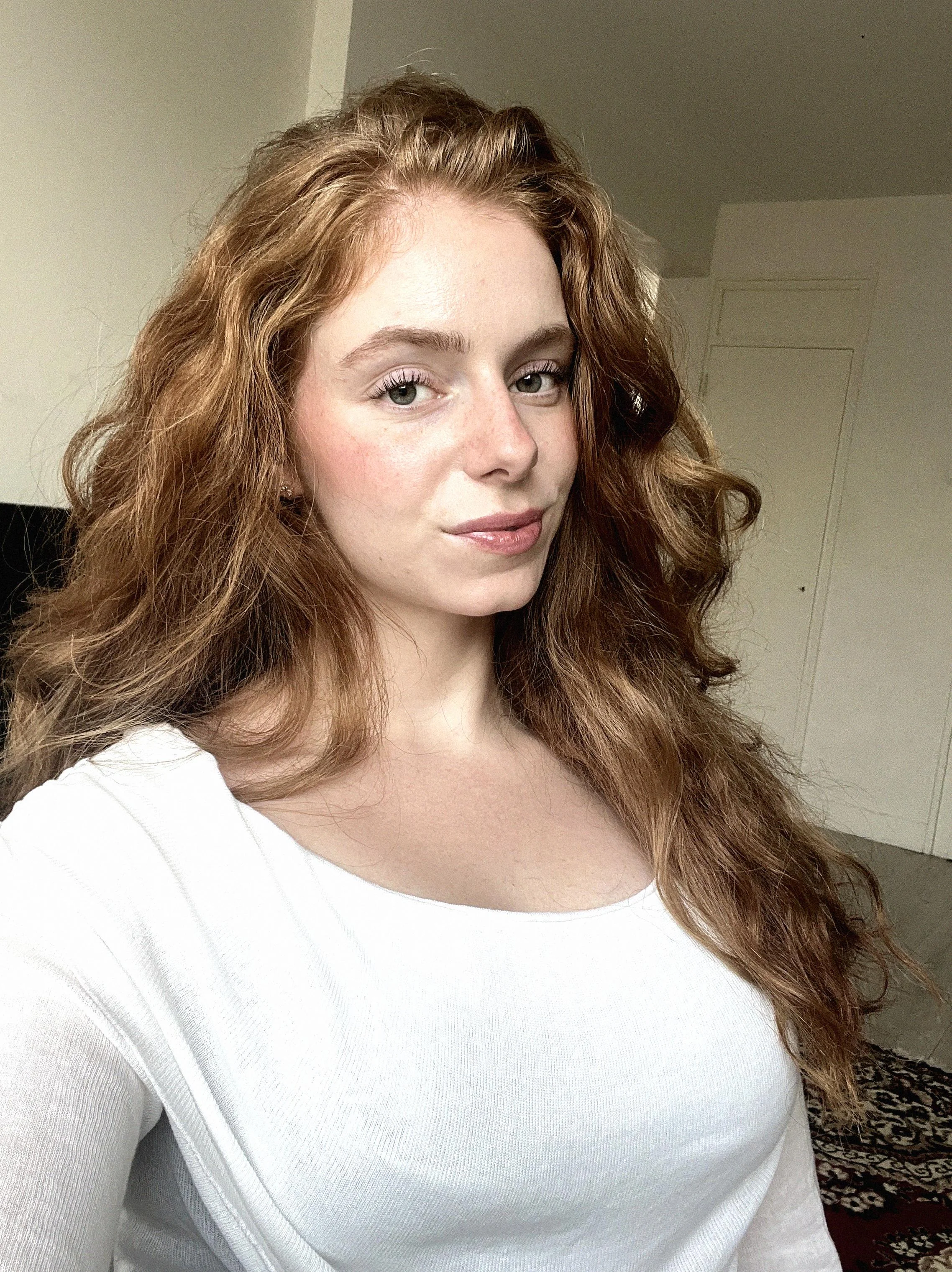 A timeless glow of pale beauty. picture 1 of 1