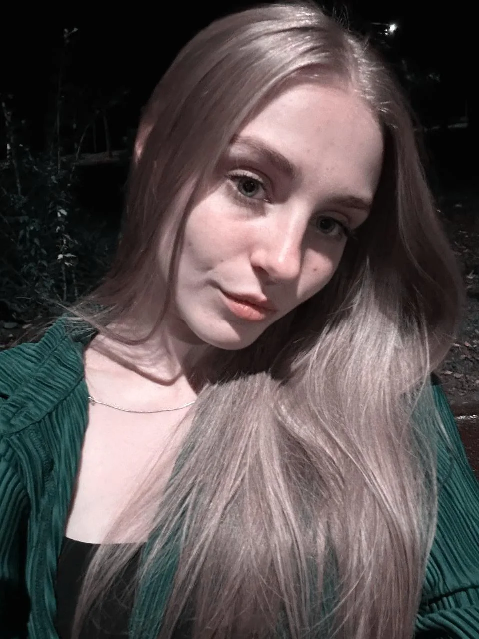 Which picture would you date? picture 1 of 4