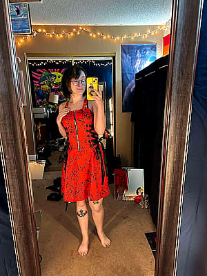 Do you like girls in red?'