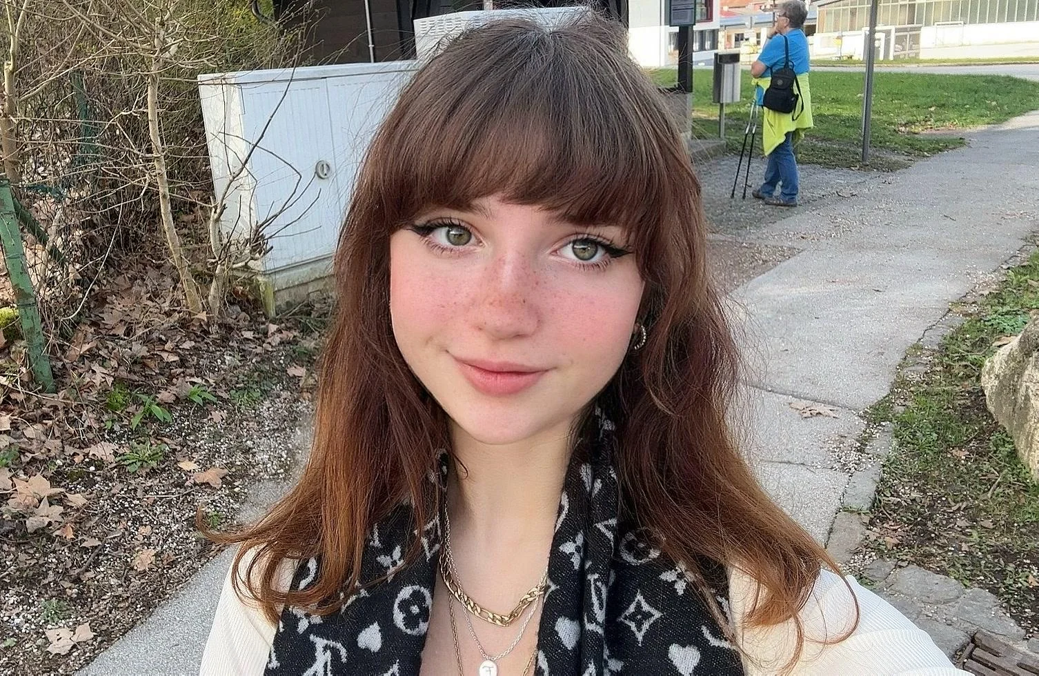 just hoping i look pretty here picture 1 of 1
