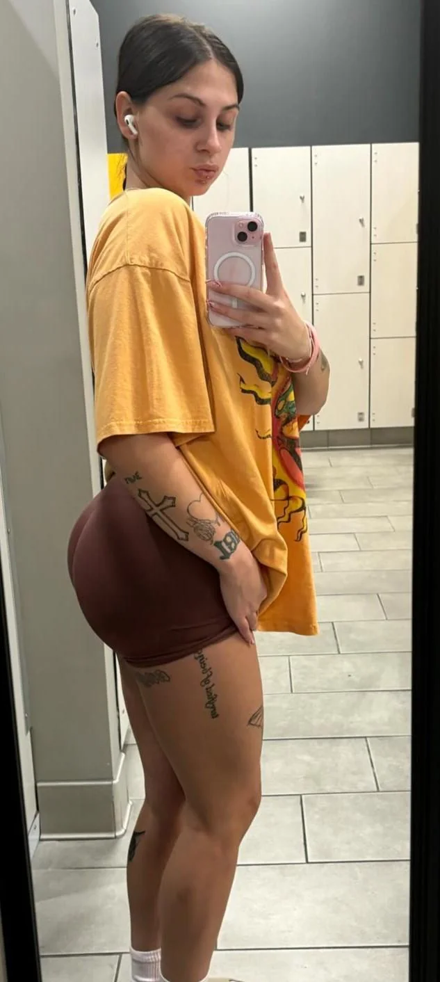 How do I look in this dress , Am I hot F22 picture 1 of 1