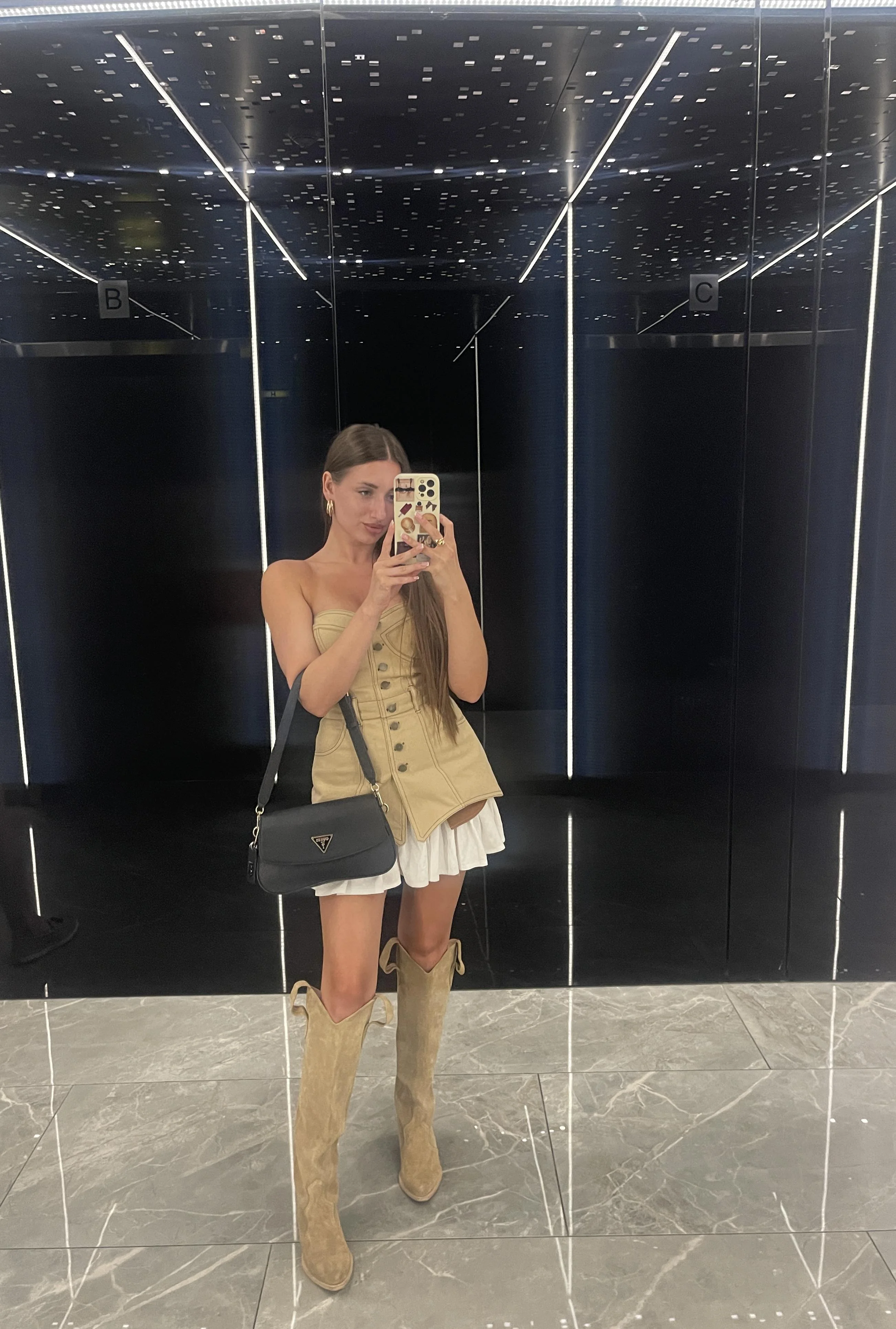 This beautiful girl is hot enough F24 picture 1 of 1