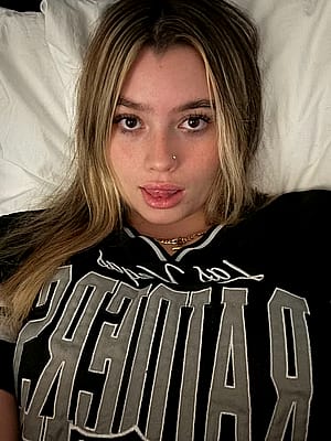 flaunting my confidence by posting an unfiltered selfie'