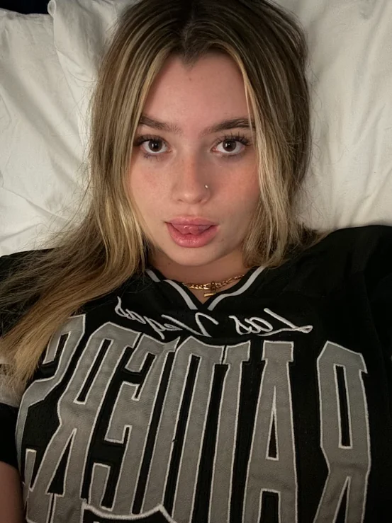 flaunting my confidence by posting an unfiltered selfie picture 1 of 1