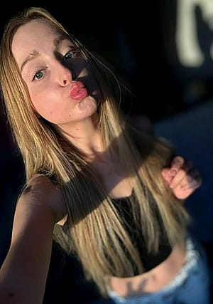 Is a kissy face looks sexy now that its in a song lol'