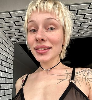 [F25] I feel cute in these selfies'
