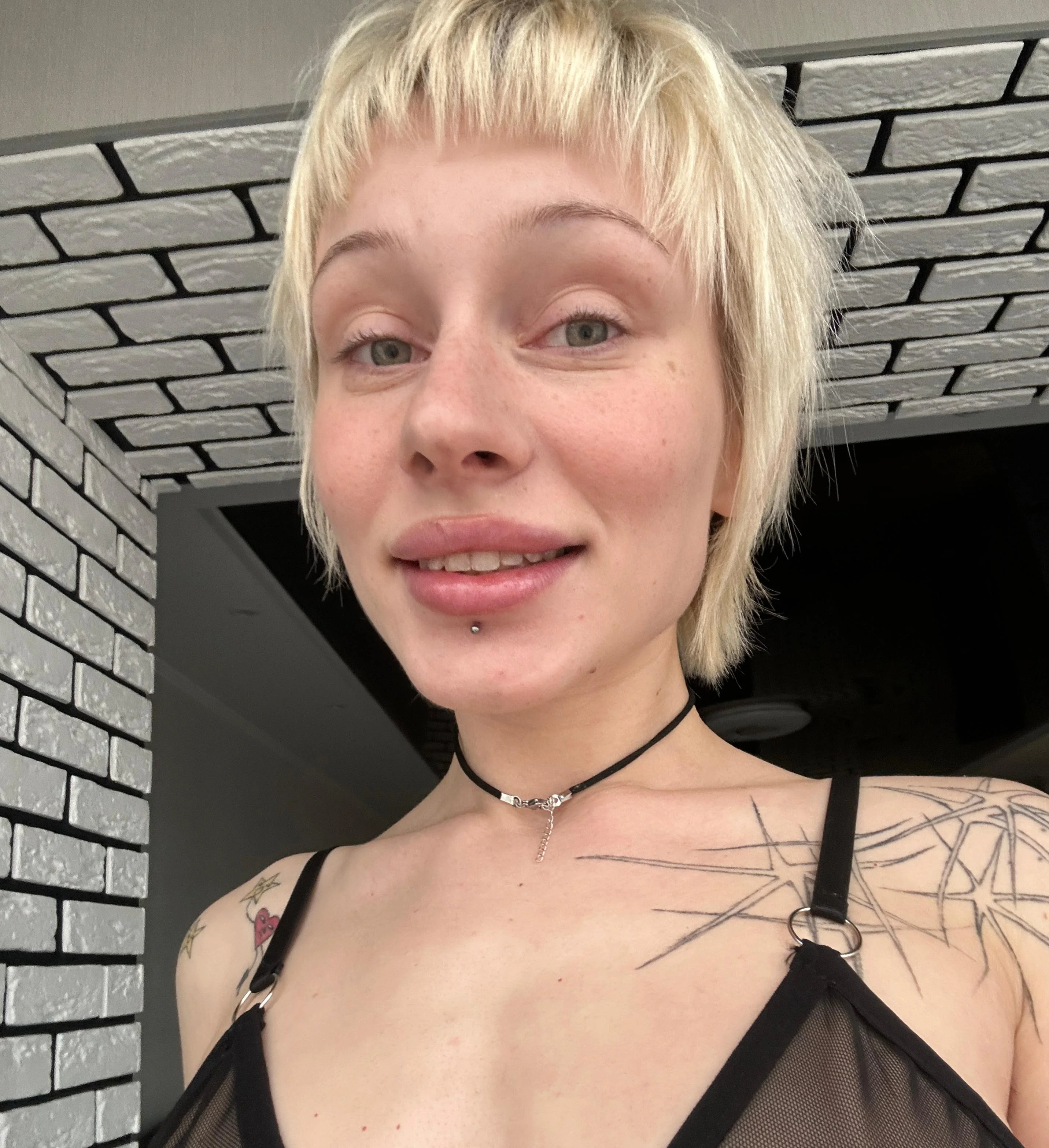 [F25] I feel cute in these selfies picture 1 of 1