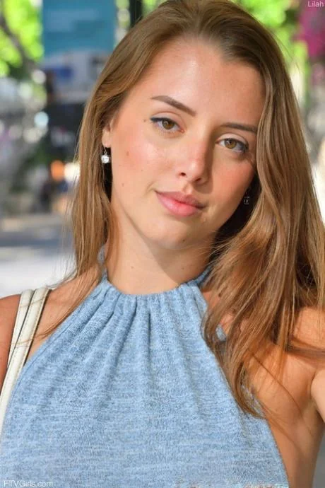 24F am I hot or not? picture 1 of 1