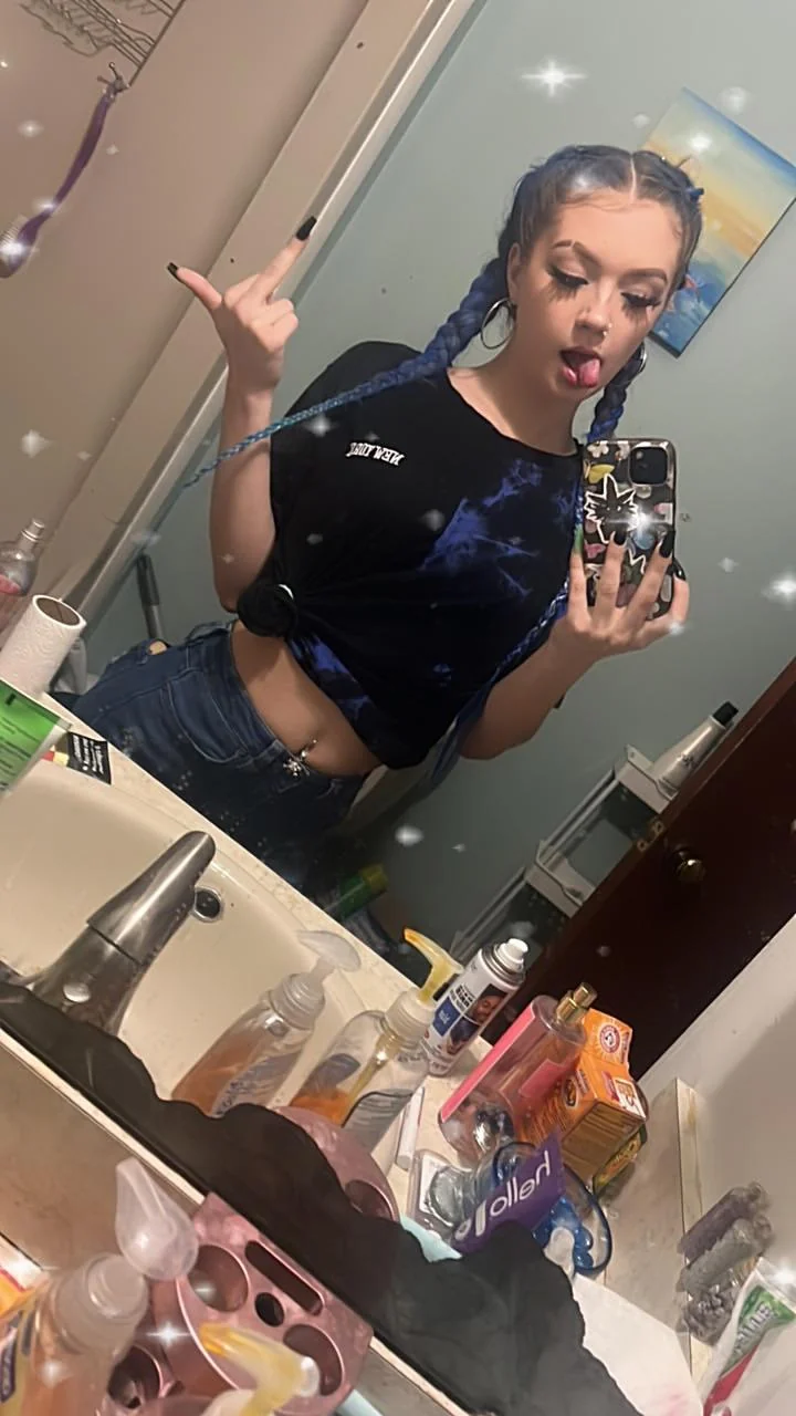 20yr MILF , like what you see ? ;) picture 3 of 5