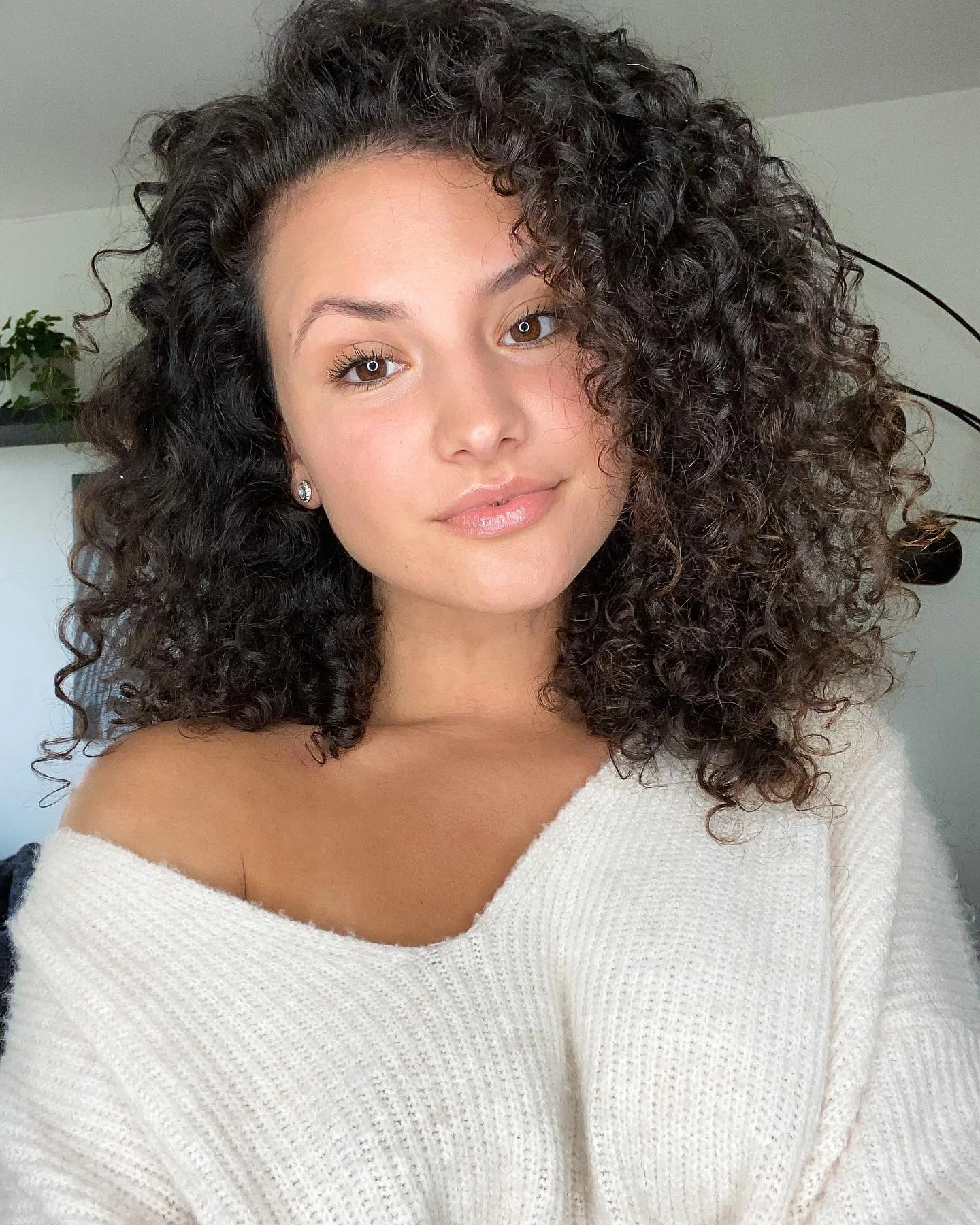 Angela picture 1 of 2