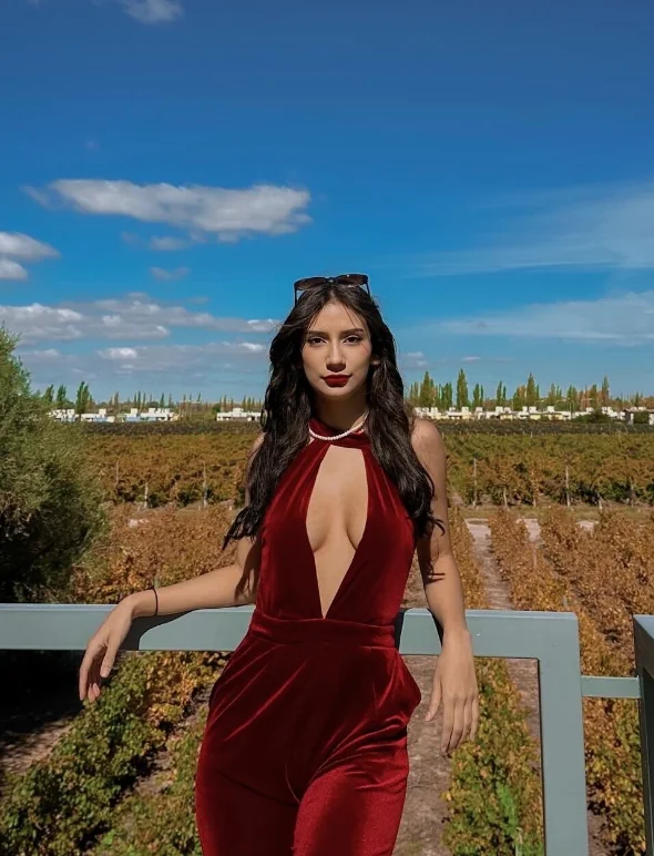Serving elegance with a side of sass. picture 1 of 1
