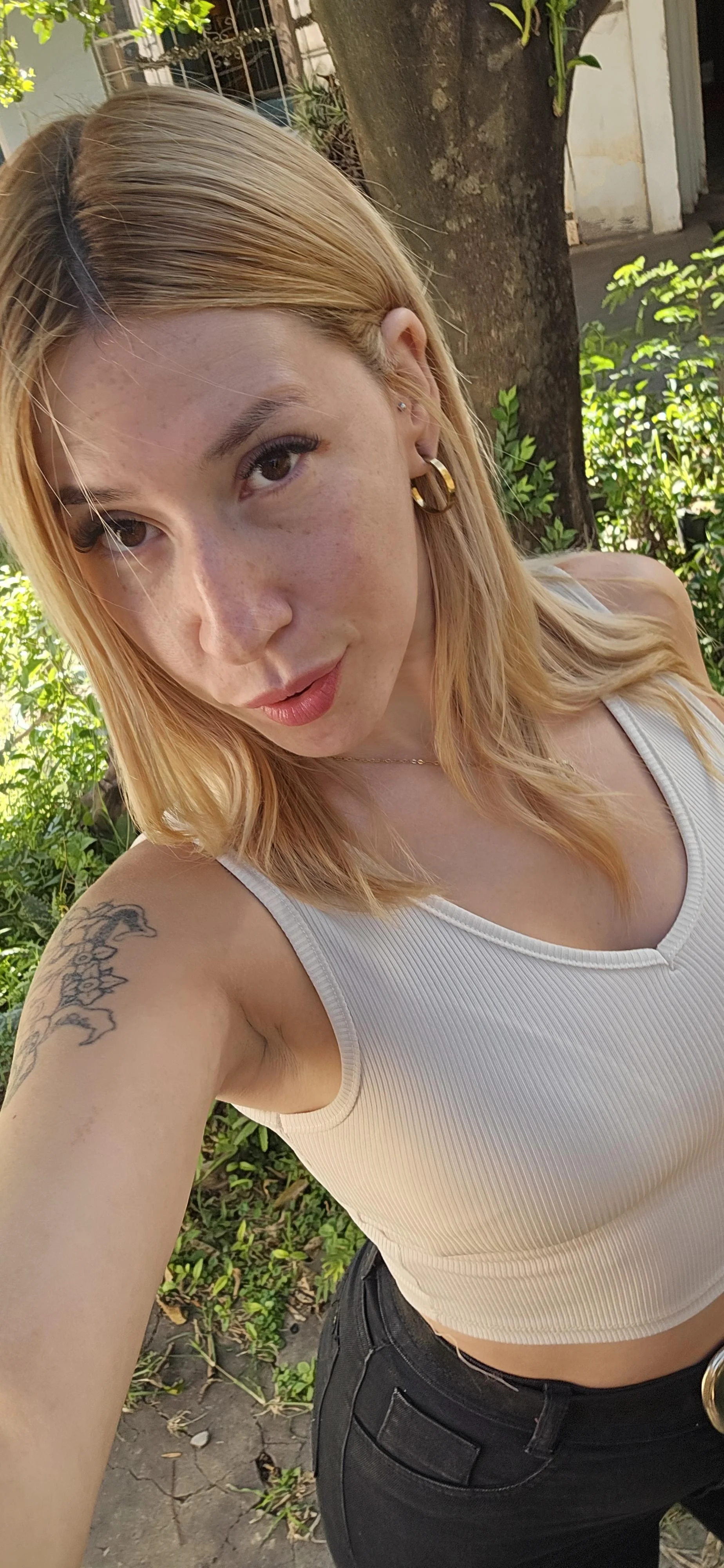 Me in a white crop :) picture 1 of 1