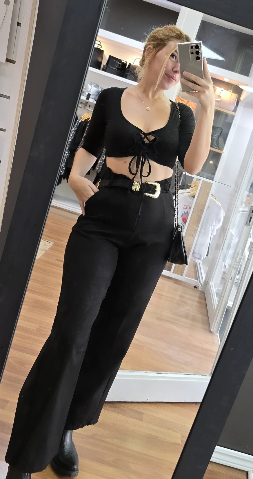 a look that is classic enough? picture 1 of 1